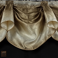 Lambrekin szer 120 cm/wys 83 cm układany ręcznie z tkaniny beżowo-złotej z woalem po bokach